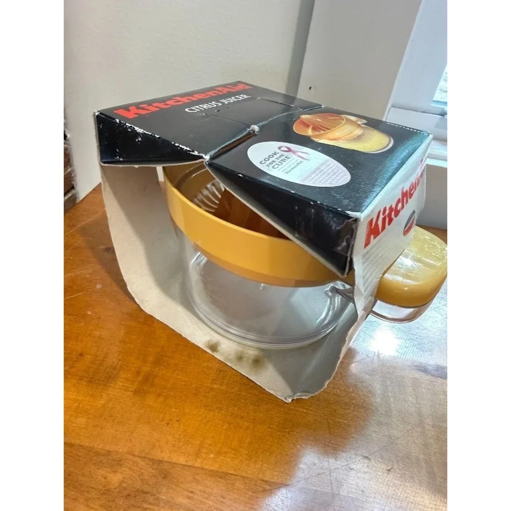 NOS KitchenAid Citrus Juicer,Clear Measuring Cup,Yellow Top 18oz Dishwasher Safe
